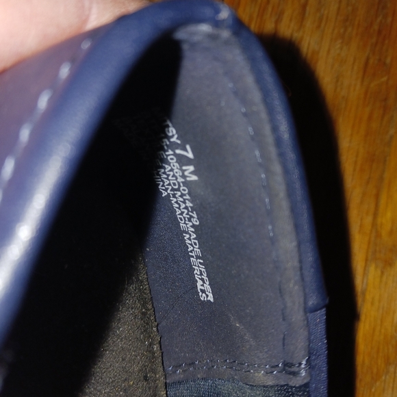 Nice ladies size 7 slip ons - Picture 7 of 7